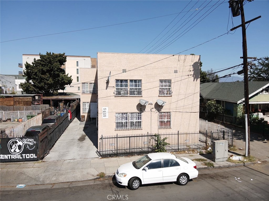 625 E 49th Street Property Photo