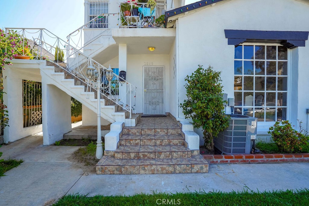 2546 S Bronson Avenue Property Photo 3