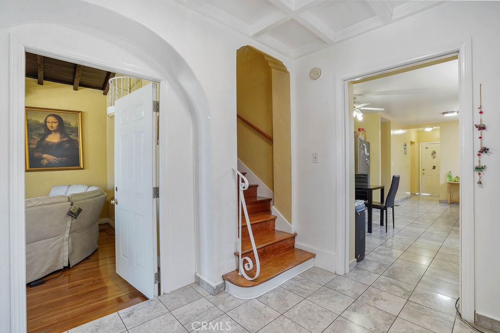 2546 S Bronson Avenue Property Photo 5