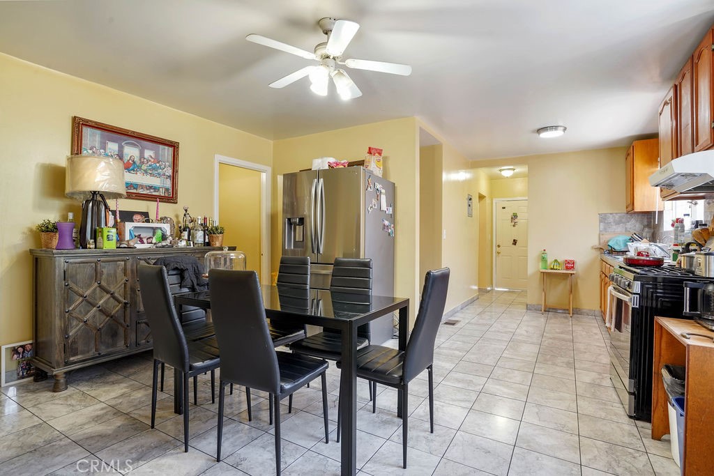 2546 S Bronson Avenue Property Photo 8