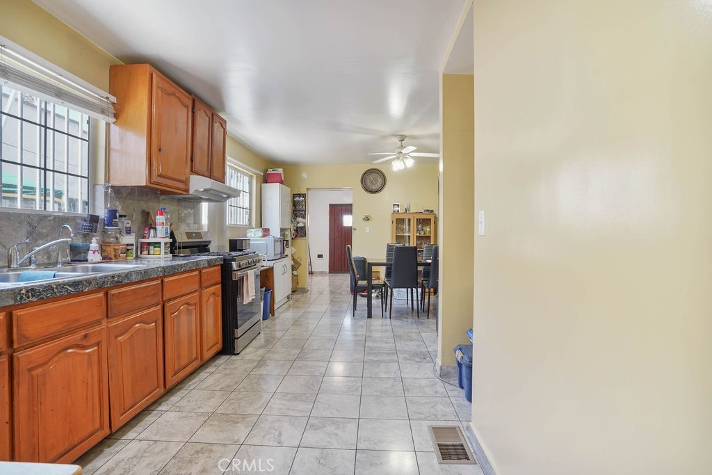 2546 S Bronson Avenue Property Photo 10