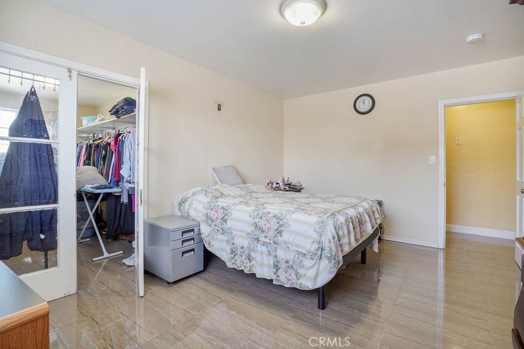 2546 S Bronson Avenue Property Photo 11