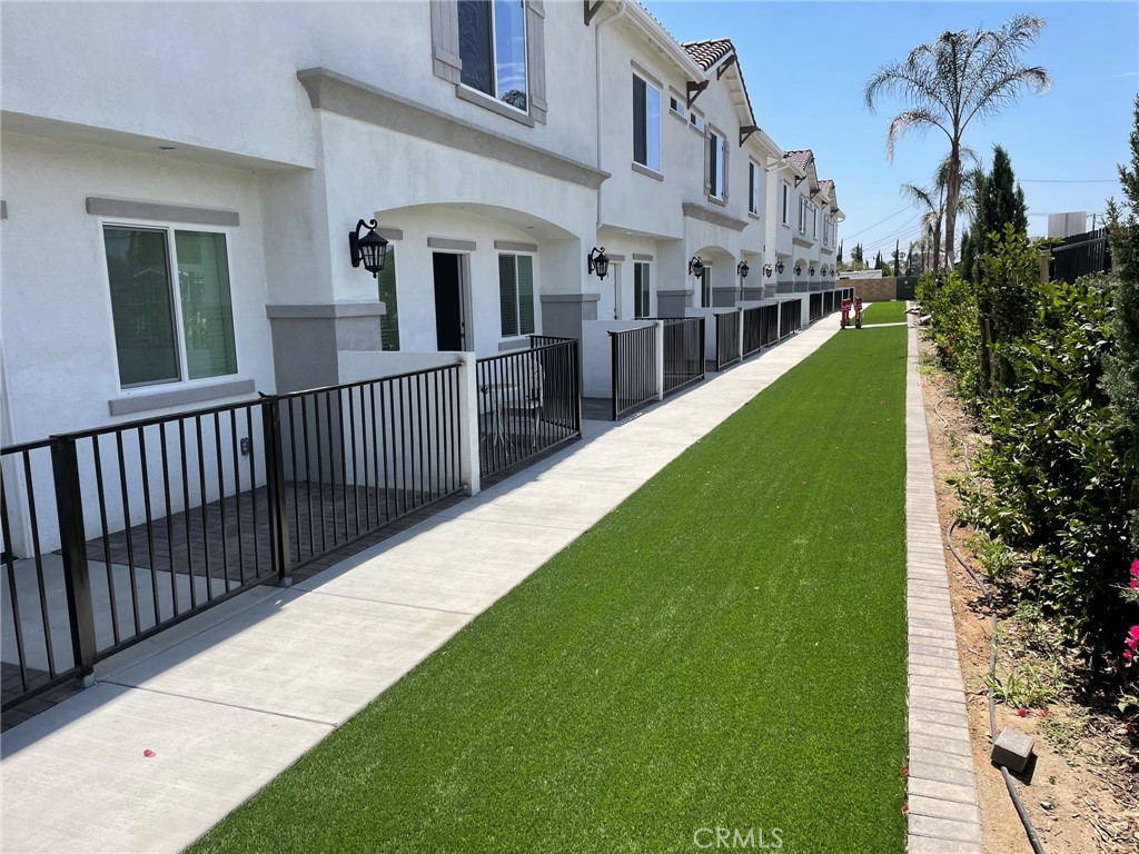 13665 Arrow Boulevard 6 Property Photo 2