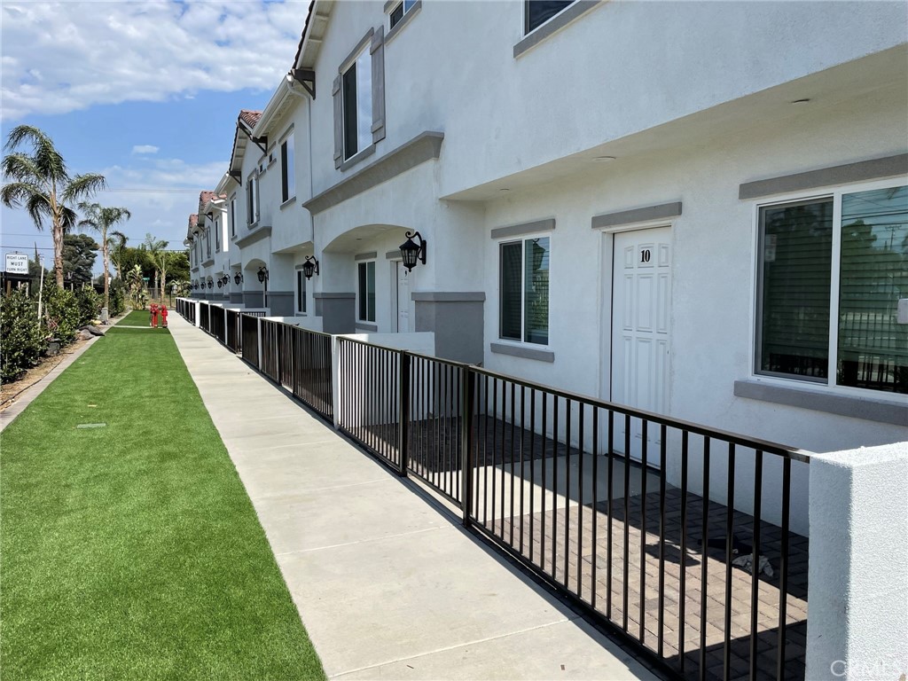 13665 Arrow Boulevard 6 Property Photo 4