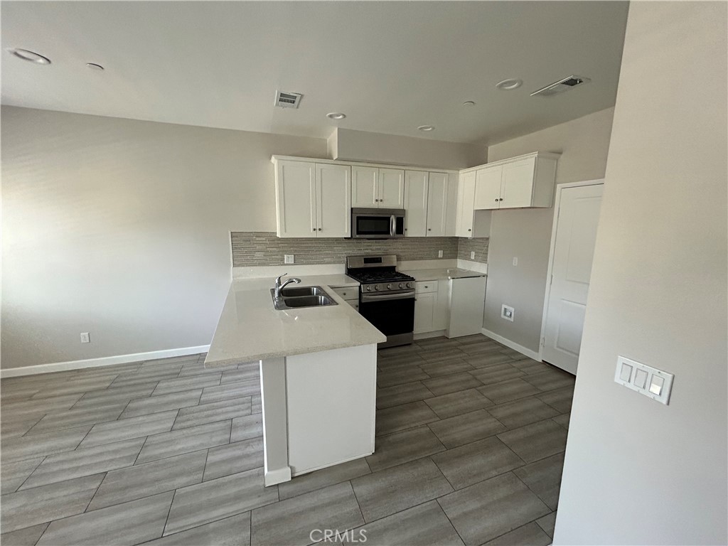 13665 Arrow Boulevard 6 Property Photo 22