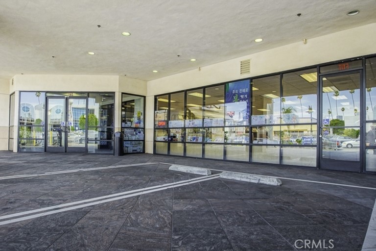 991 S Vermont Avenue 201 Property Photo 7