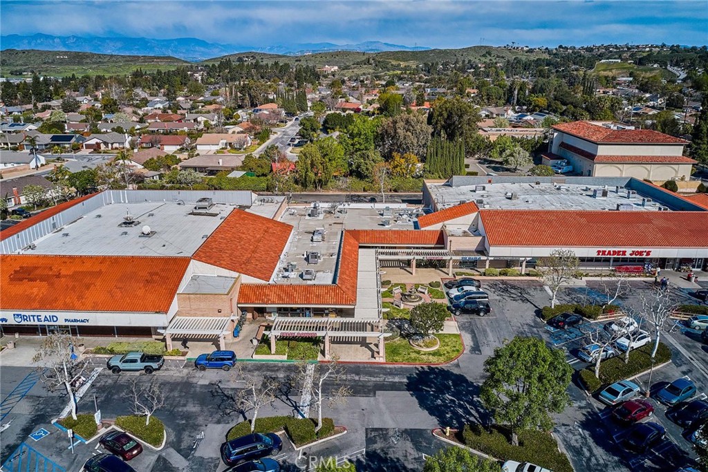 413 E Avenida De Los Arboles Property Photo 8