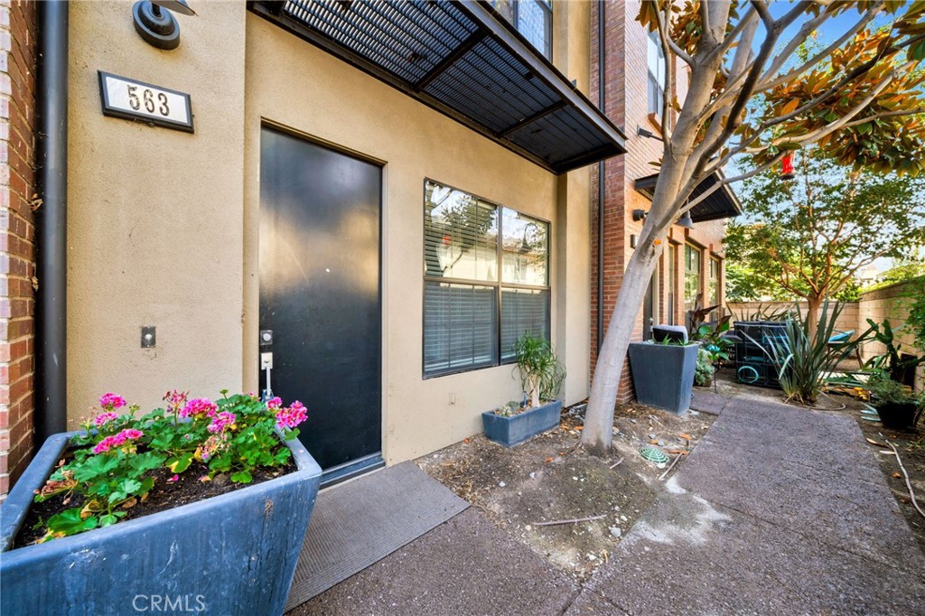 563 W Maple Avenue Property Photo 3