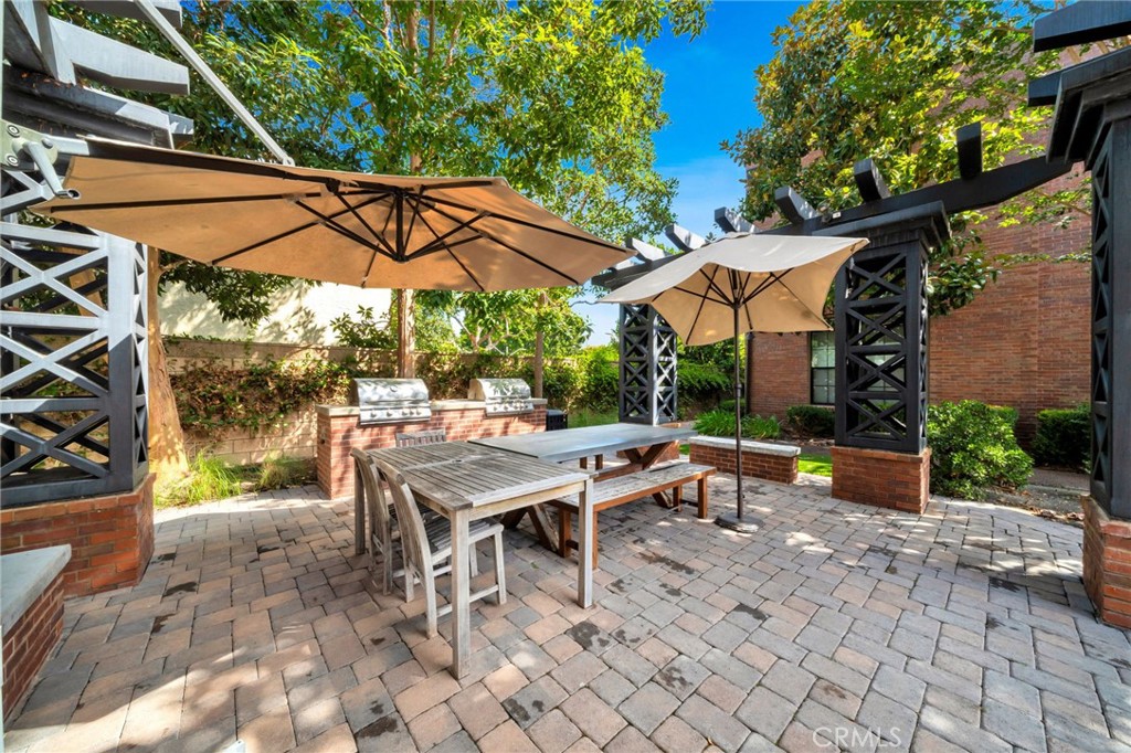 563 W Maple Avenue Property Photo 6