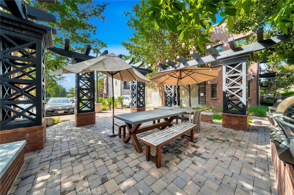 563 W Maple Avenue Property Photo 7