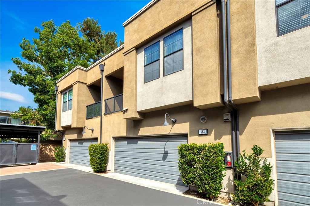 563 W Maple Avenue Property Photo 8