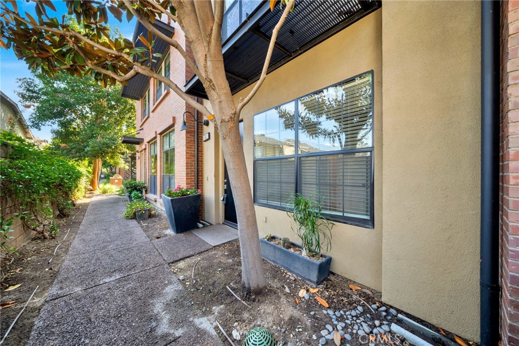 563 W Maple Avenue Property Photo 9