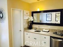 1237 S Flower Street Property Photo 7