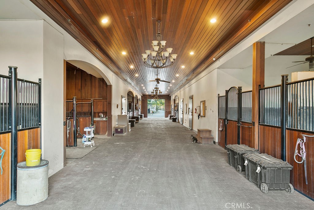 20420 Wendy Lane Property Photo 2