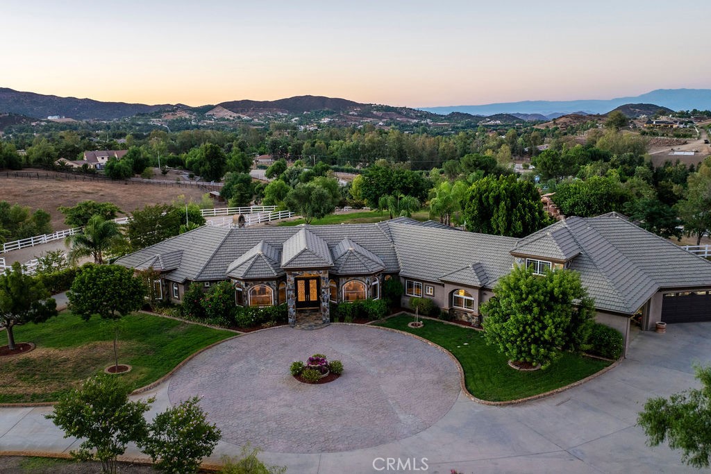 20420 Wendy Lane Property Photo 4