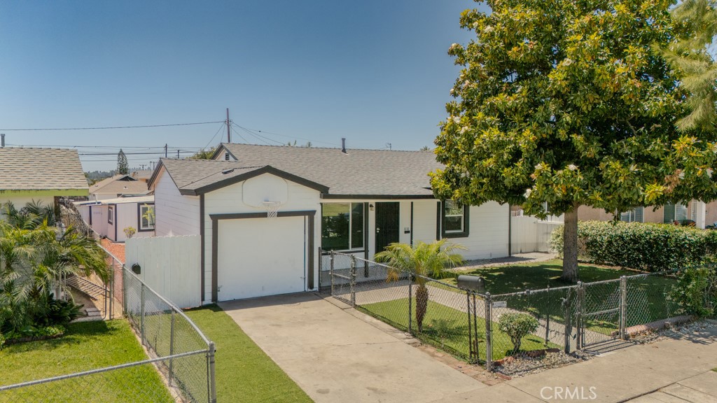 818 E Stearns Avenue Property Photo 1