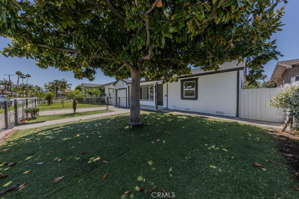 818 E Stearns Avenue Property Photo 3