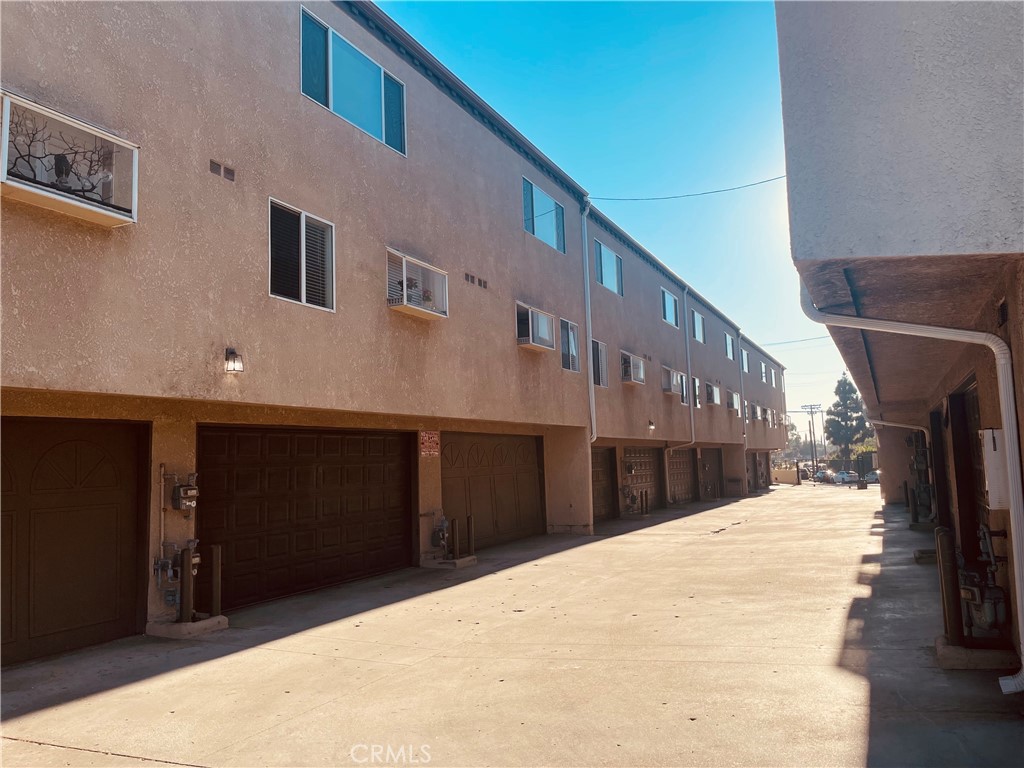 14650 Lassen Street 18 Property Photo 6