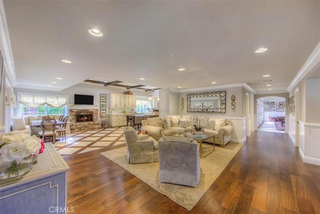 9882 Wildwood Way Property Photo 7
