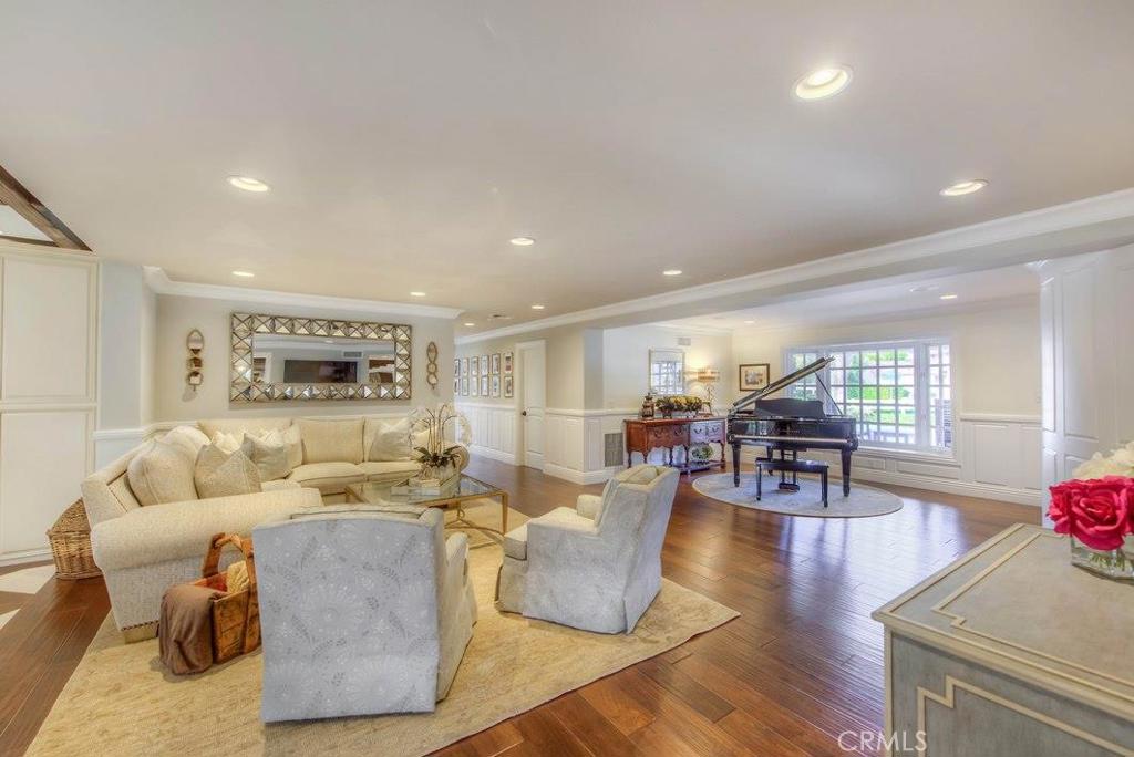 9882 Wildwood Way Property Photo 8