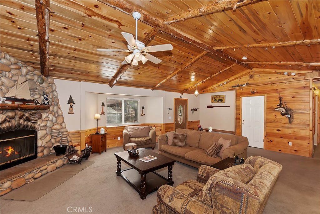 1394 La Crescenta Drive Property Photo 7