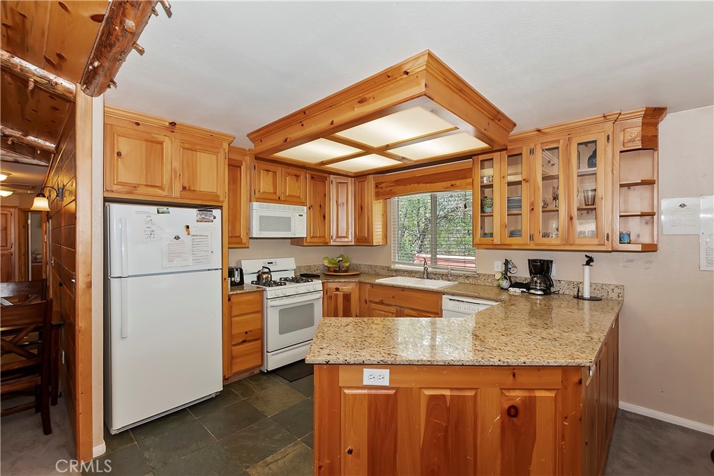 1394 La Crescenta Drive Property Photo 14