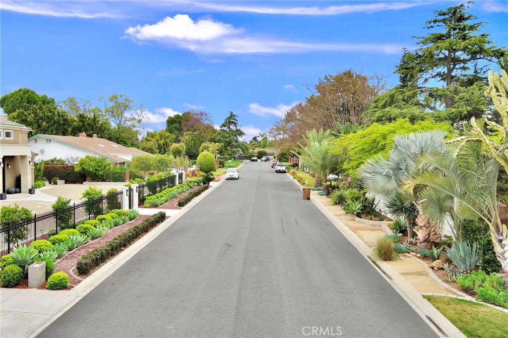 9462 Hillview Road Property Photo 3