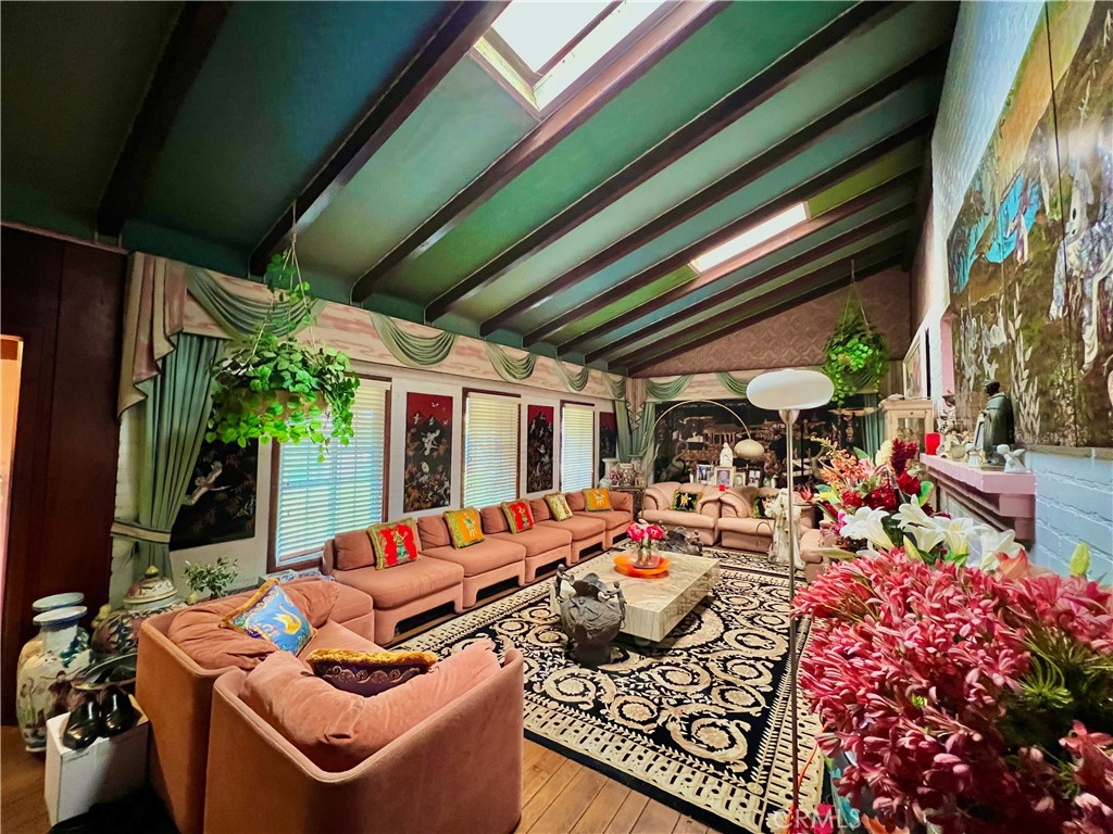 9462 Hillview Road Property Photo 8