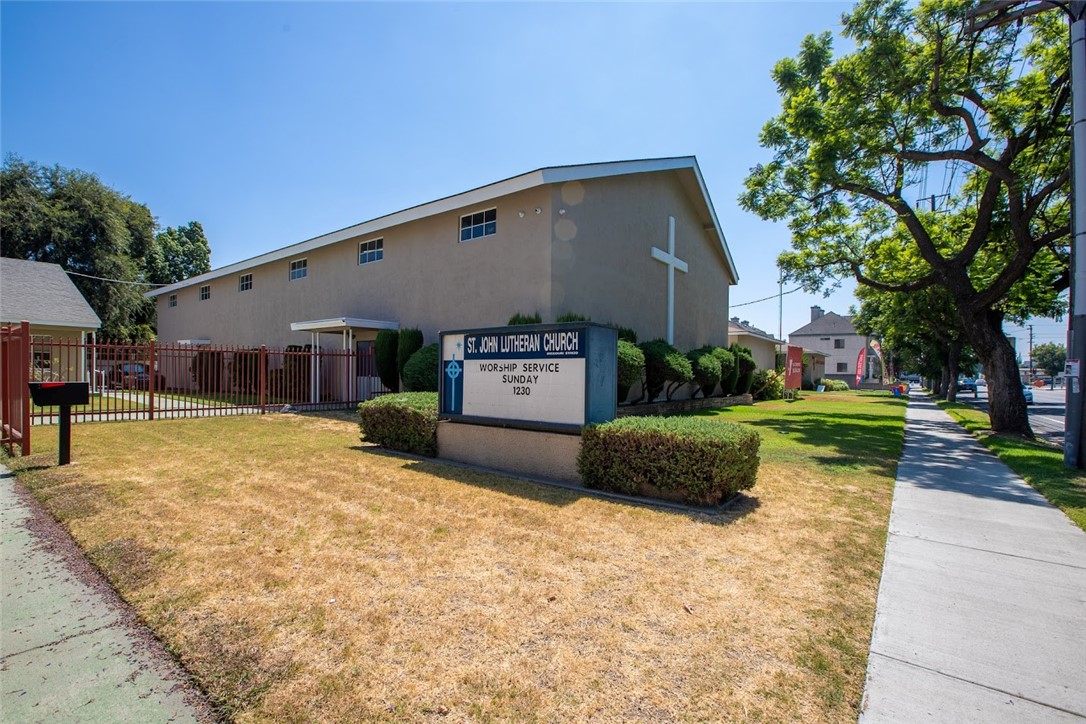 6698 Orange Avenue Property Photo 4