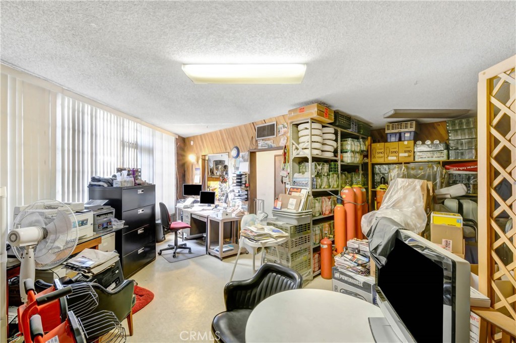 26325 Pine Avenue Property Photo 4