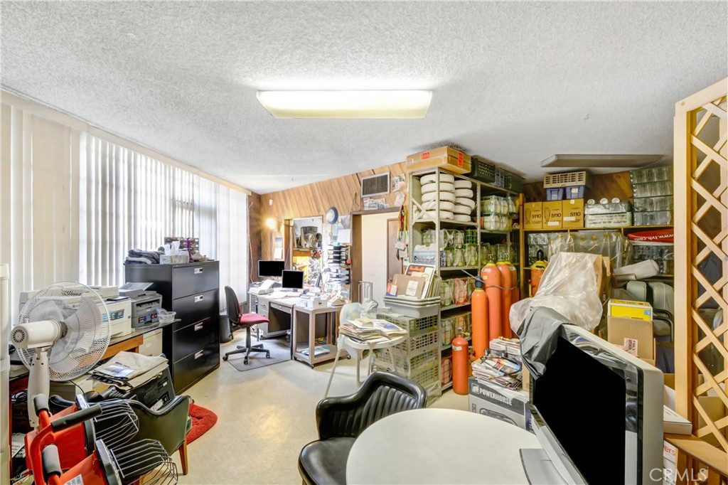 26325 Pine Avenue Property Photo 4