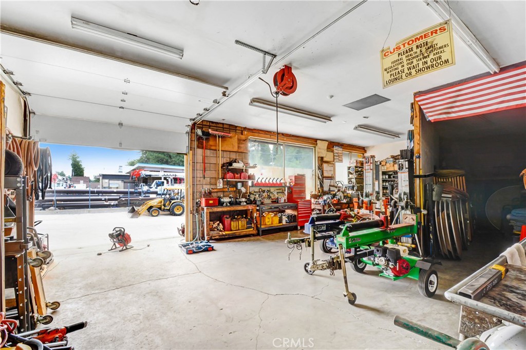 26325 Pine Avenue Property Photo 7