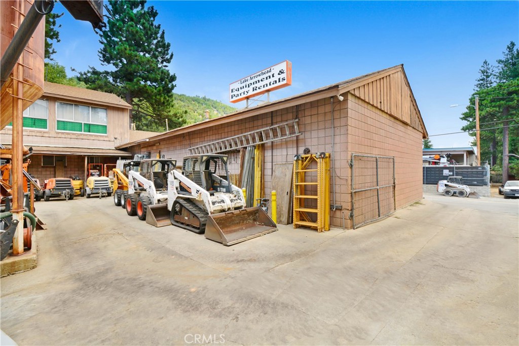 26325 Pine Avenue Property Photo 8