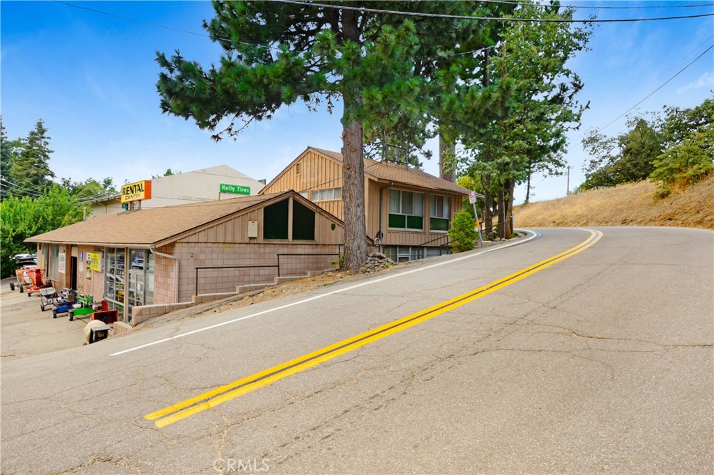 26325 Pine Avenue Property Photo 9