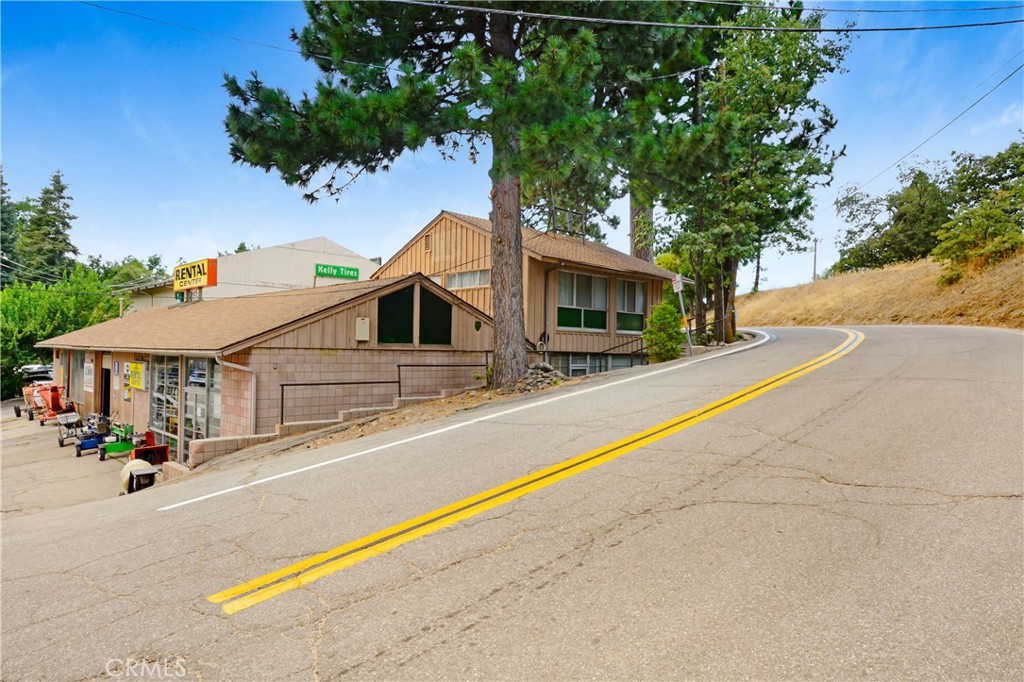 26325 Pine Avenue Property Photo 9