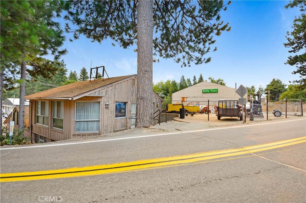 26325 Pine Avenue Property Photo 10
