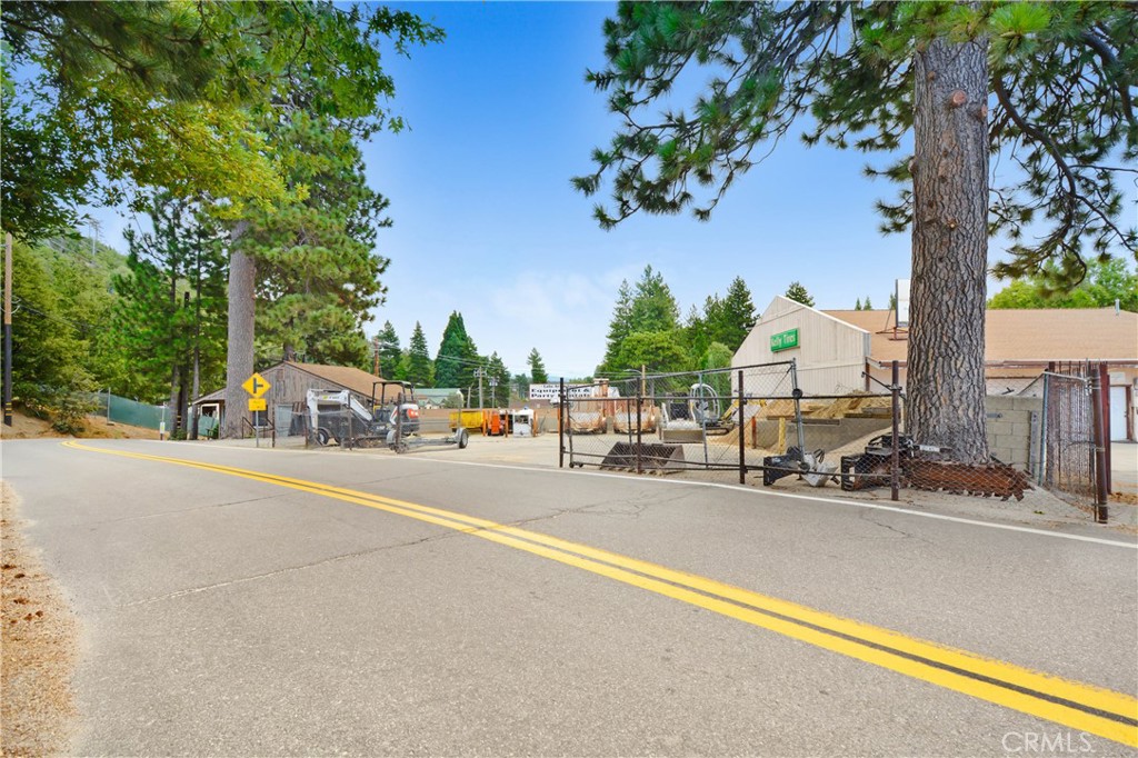 26325 Pine Avenue Property Photo 12