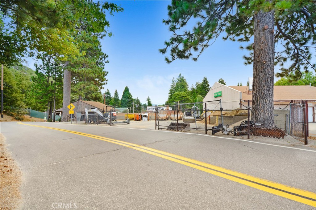 26325 Pine Avenue Property Photo 12