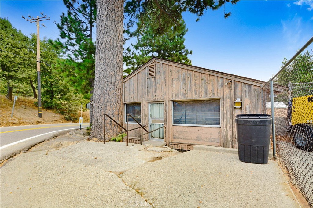 26325 Pine Avenue Property Photo 14