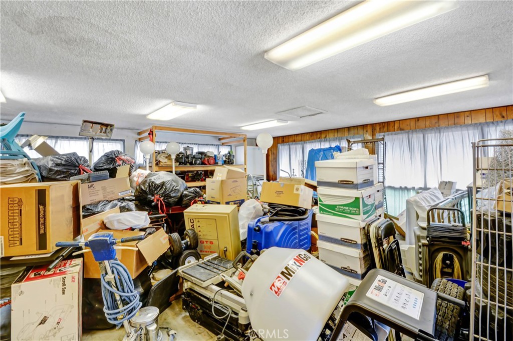 26325 Pine Avenue Property Photo 17