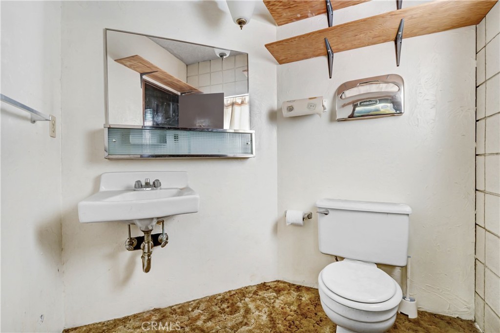 26325 Pine Avenue Property Photo 18