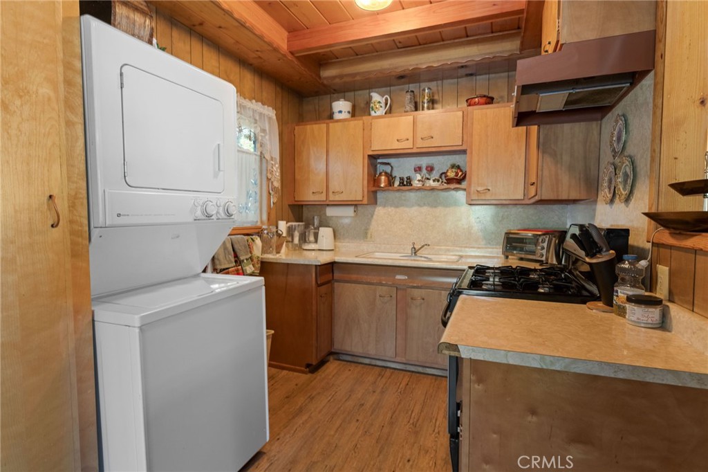 682 Talmadge Road Property Photo 5