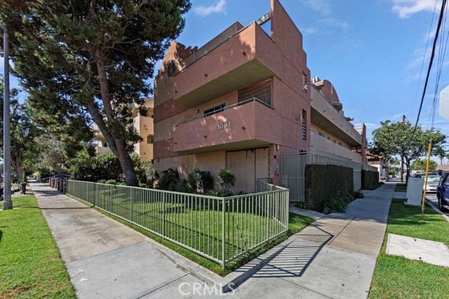 2422 E 11th Street Property Photo 2