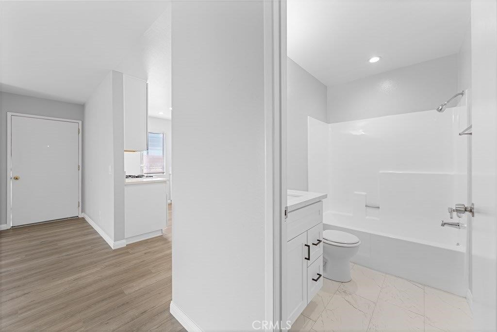 2422 E 11th Street Property Photo 15