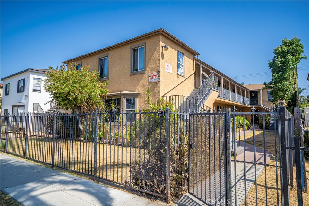 1960 Cedar Avenue Property Photo 6