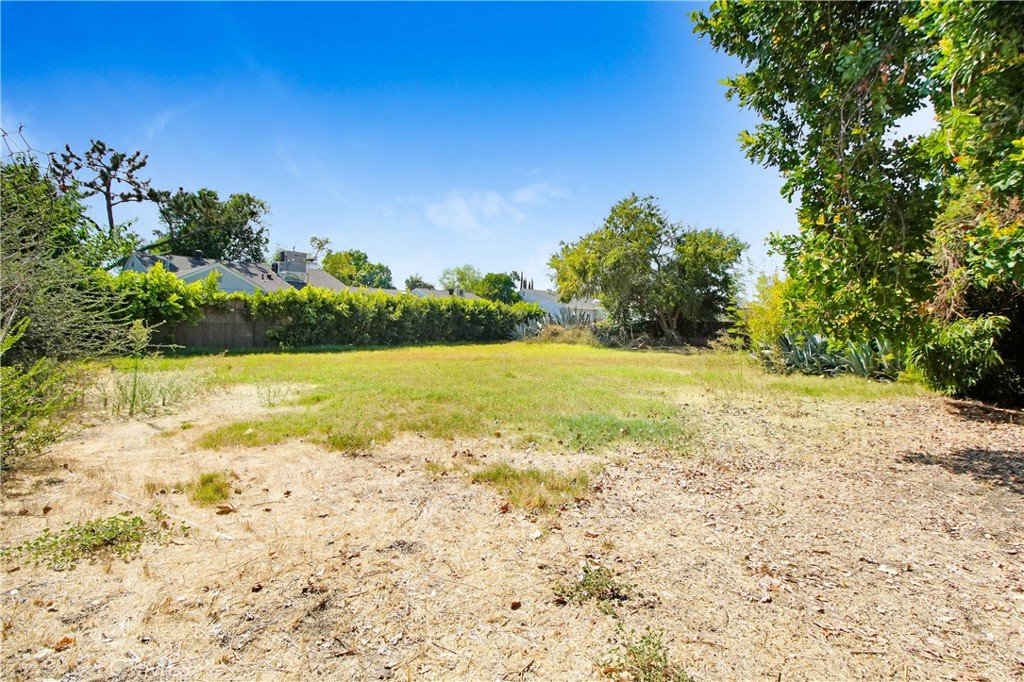 5763 Laurel Canyon Boulevard Property Photo 4