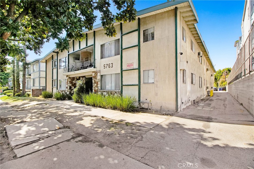 5763 Laurel Canyon Boulevard Property Photo 6