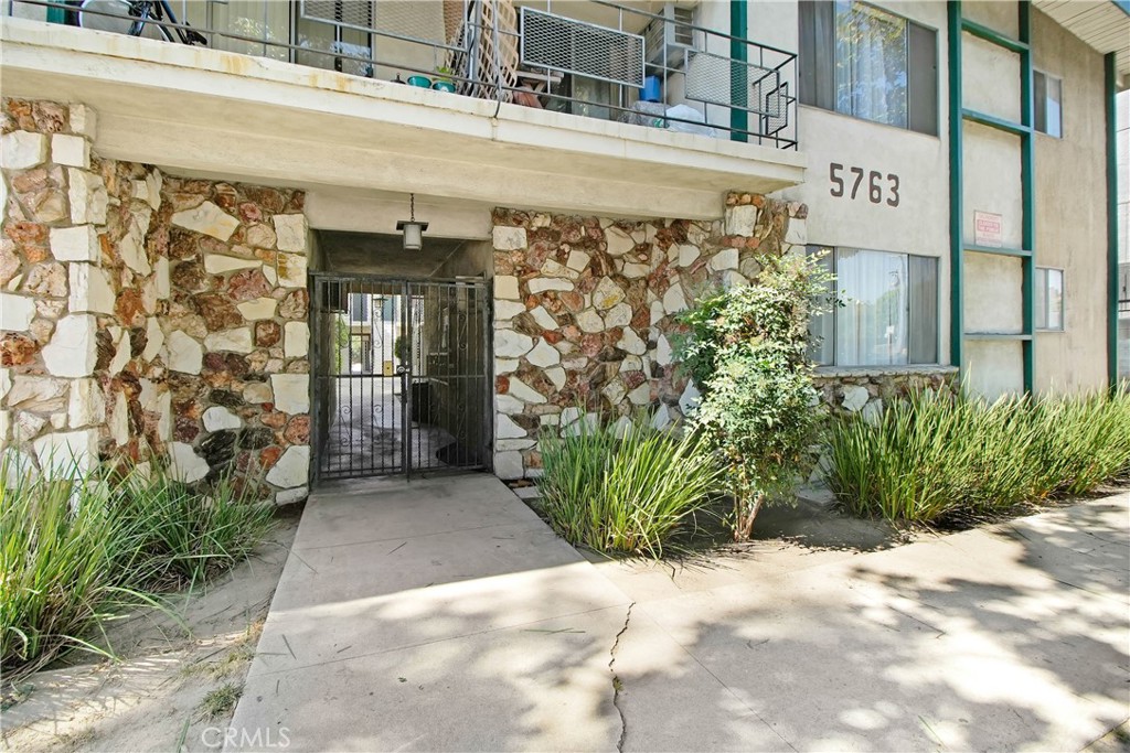5763 Laurel Canyon Boulevard Property Photo 7