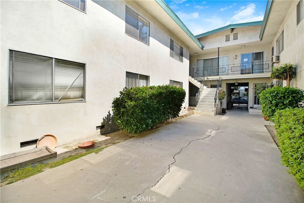 5763 Laurel Canyon Boulevard Property Photo 9