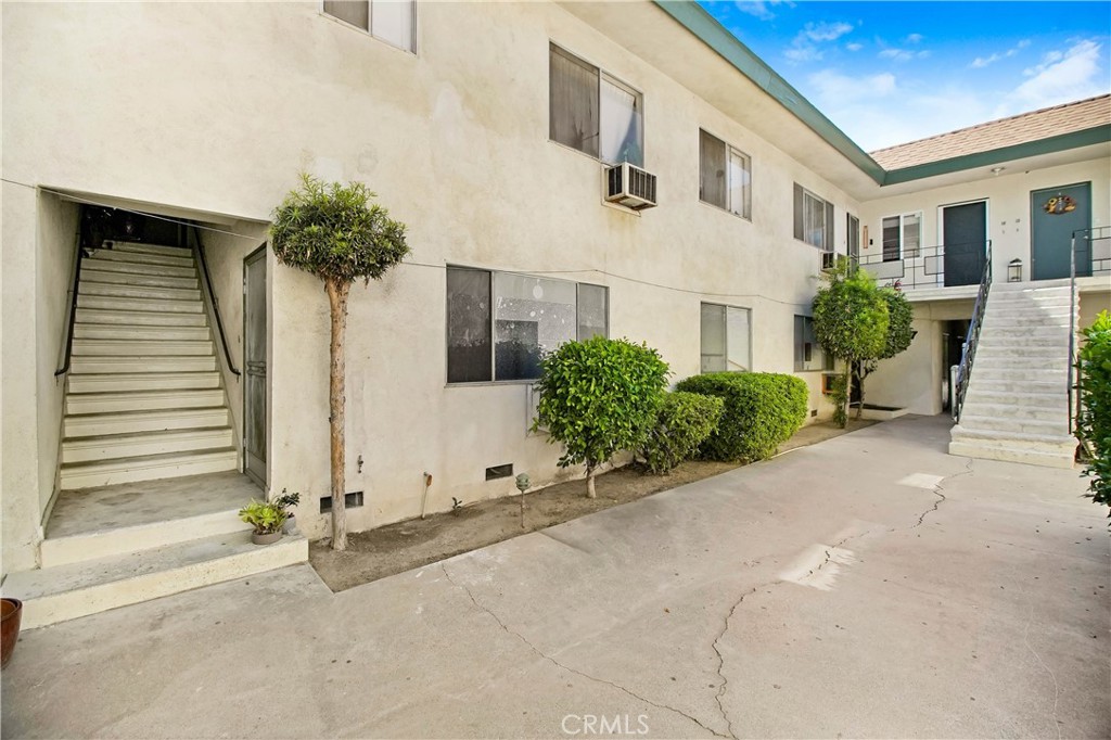 5763 Laurel Canyon Boulevard Property Photo 10